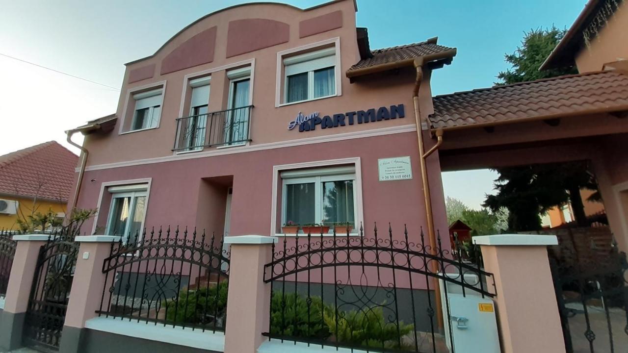Alom Apartman ハイデゥソボスロー エクステリア 写真