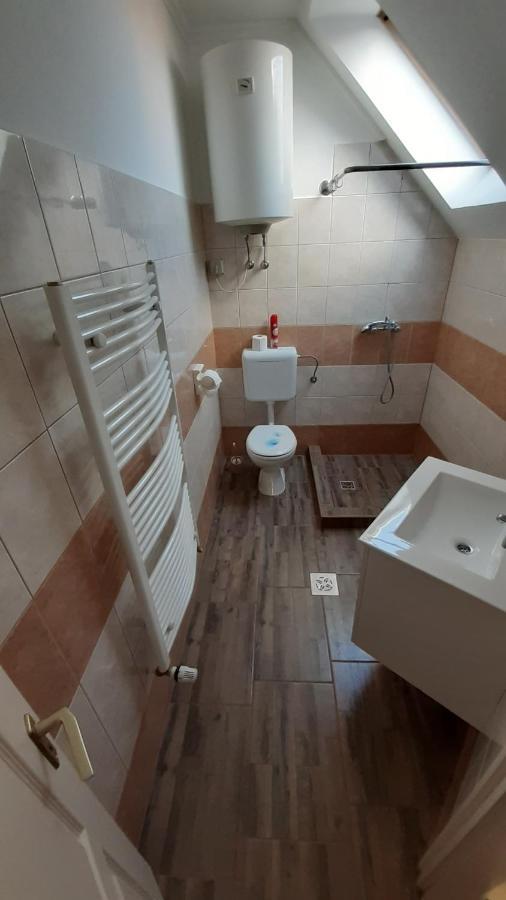 Alom Apartman ハイデゥソボスロー エクステリア 写真