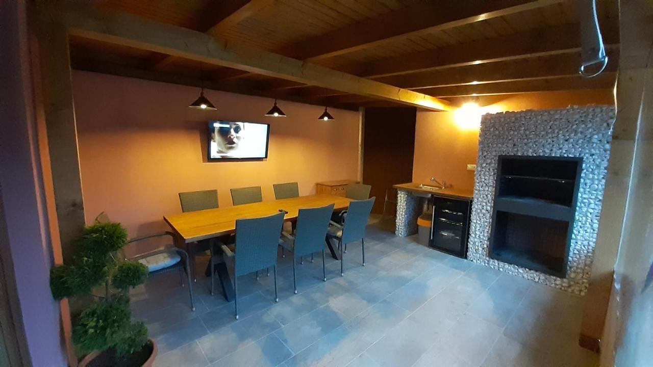 Alom Apartman ハイデゥソボスロー エクステリア 写真