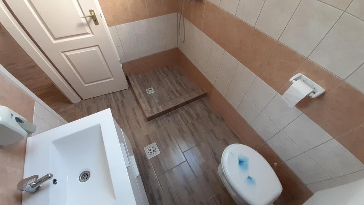Alom Apartman ハイデゥソボスロー エクステリア 写真