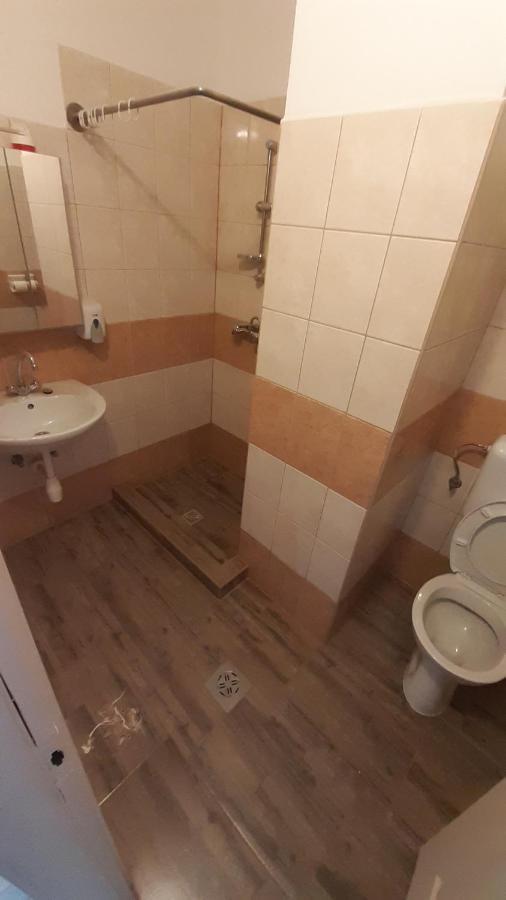 Alom Apartman ハイデゥソボスロー エクステリア 写真