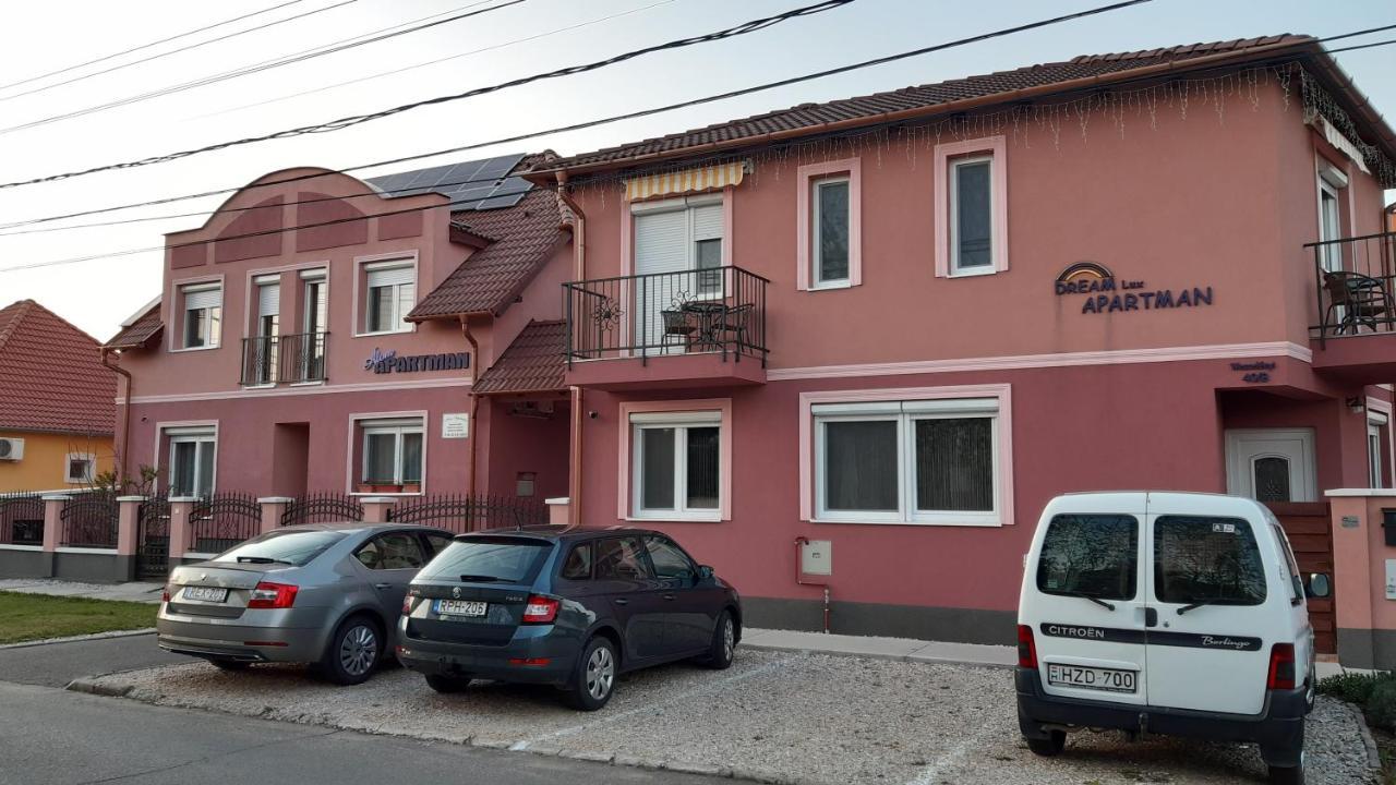 Alom Apartman ハイデゥソボスロー エクステリア 写真