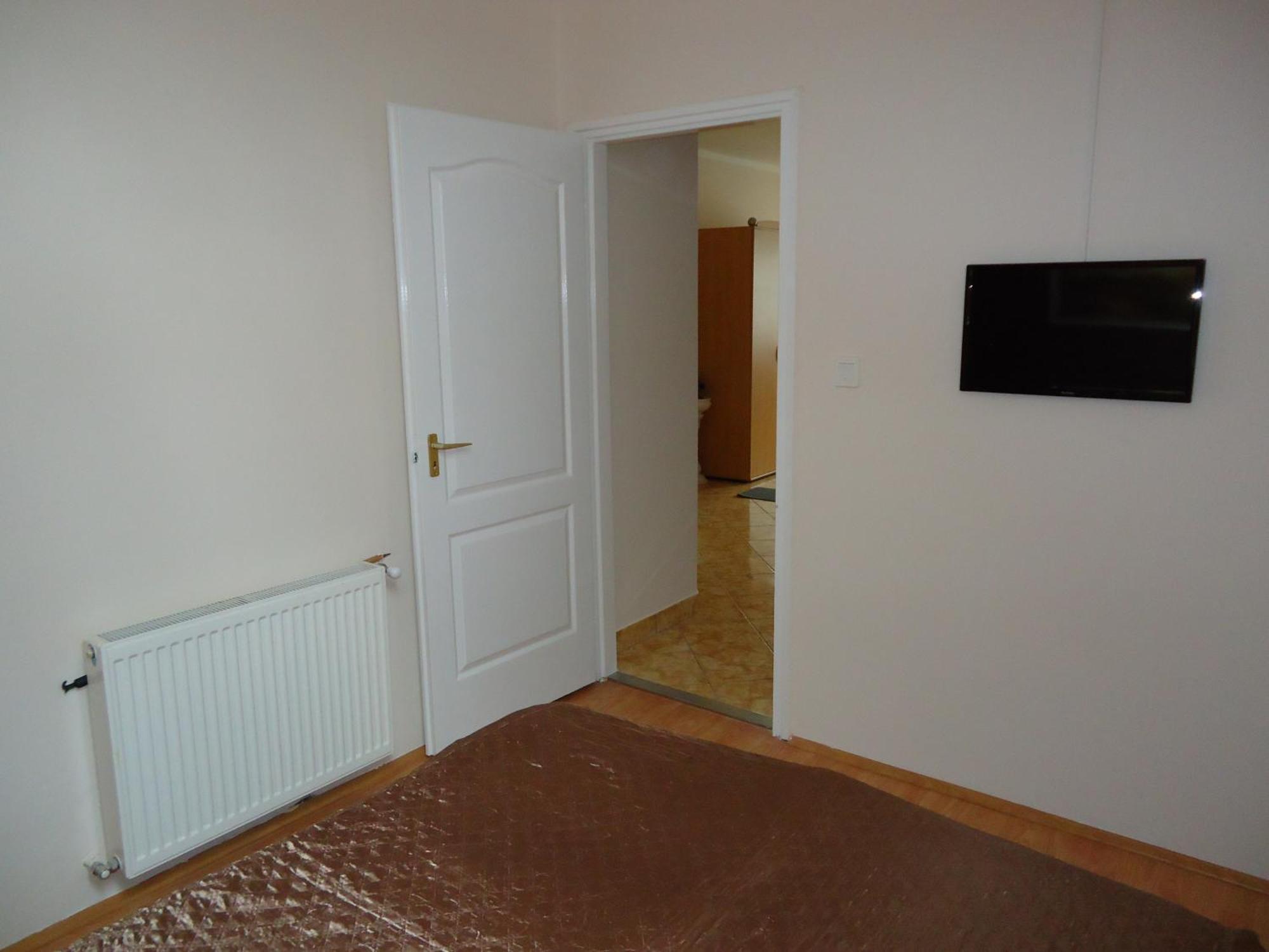 Alom Apartman ハイデゥソボスロー 部屋 写真