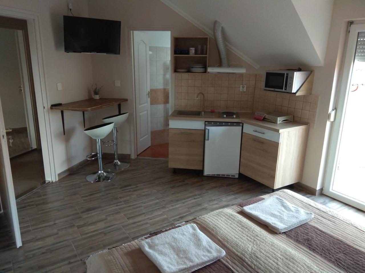Alom Apartman ハイデゥソボスロー エクステリア 写真