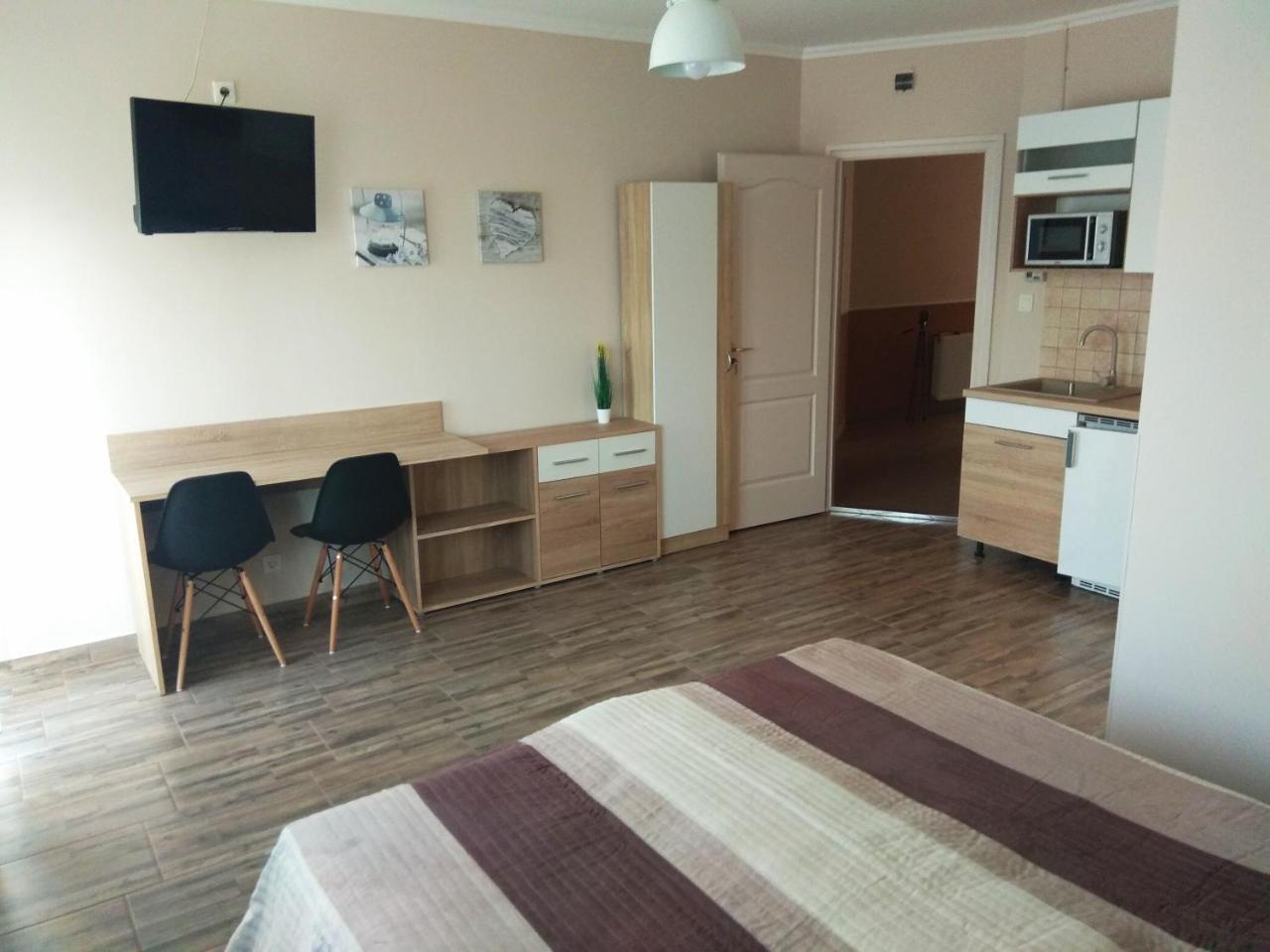 Alom Apartman ハイデゥソボスロー エクステリア 写真