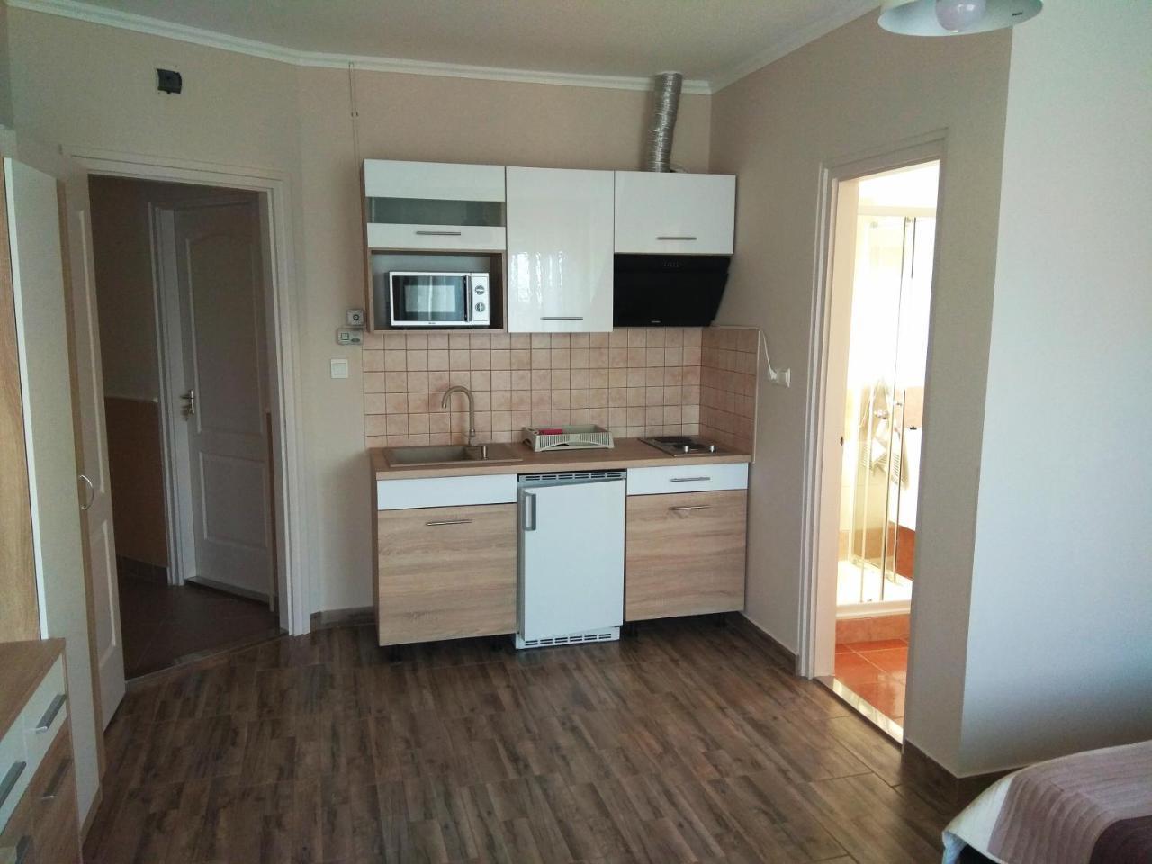 Alom Apartman ハイデゥソボスロー エクステリア 写真
