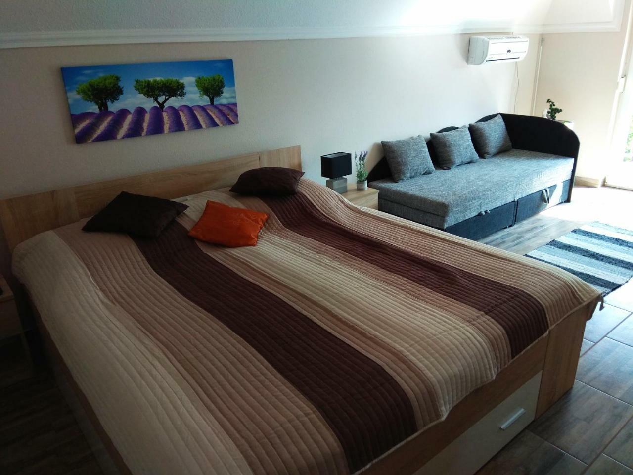 Alom Apartman ハイデゥソボスロー エクステリア 写真