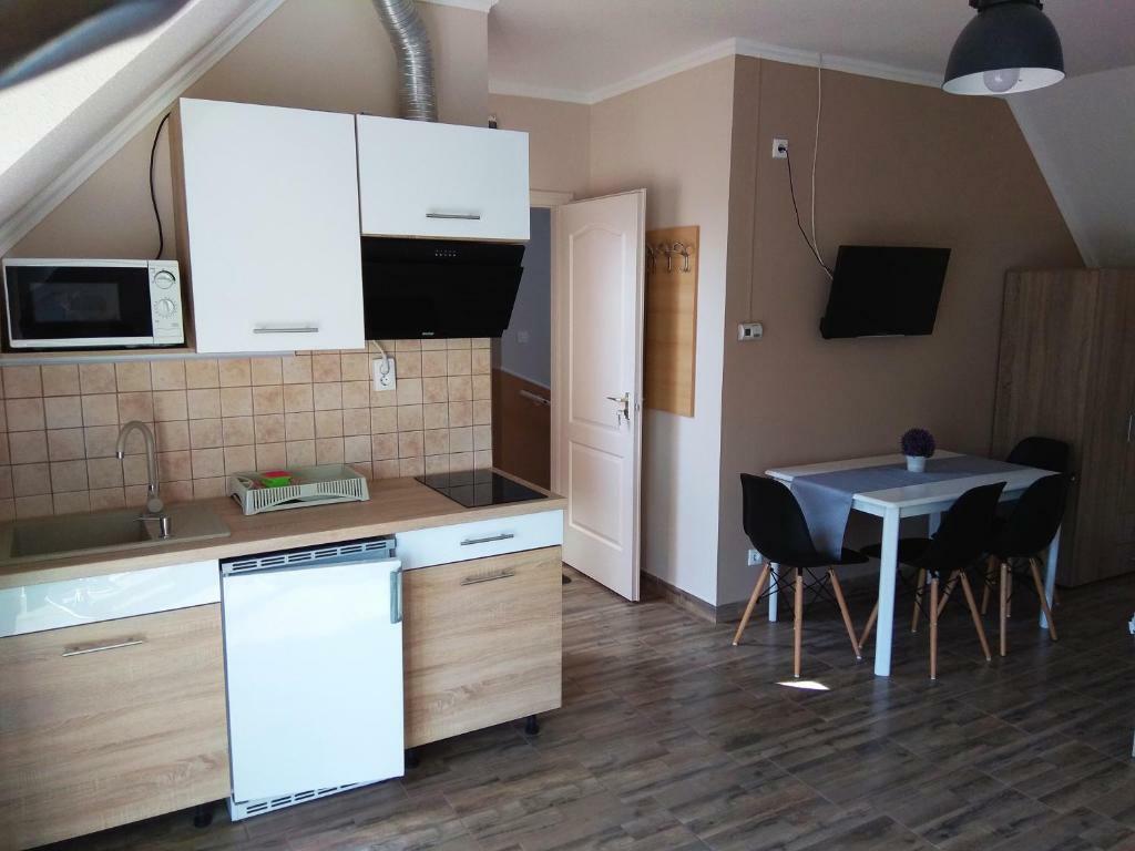 Alom Apartman ハイデゥソボスロー エクステリア 写真
